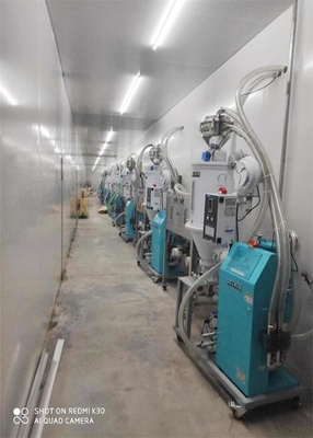 Dessiccateur de trémie avec 3 kilowatts pour sécher le granule en plastique dans la couleur d'injection adaptée aux besoins du client
