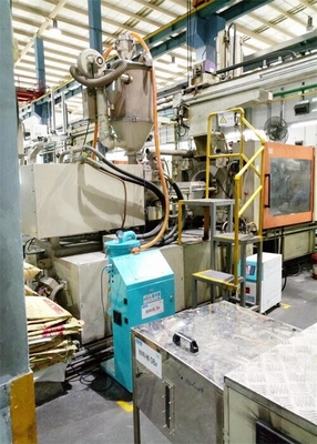 Machine de chargement automatique contrôlée par PLC pour le transport de granulés de plastique