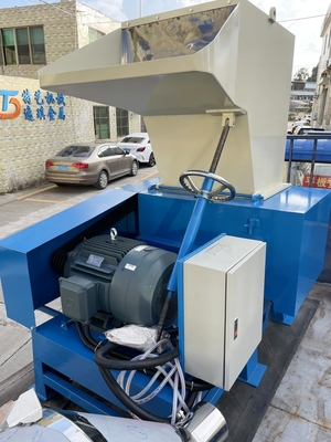 Machine à grande vitesse centrale en plastique de défibreur de granulatoire 50 kg/h heures - 500 kg/h heures de capacité