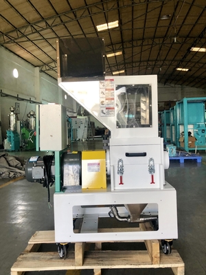 Vitesse lente de granulatoire de broyeur de broyeur de 3 phases pour des carottes en plastique