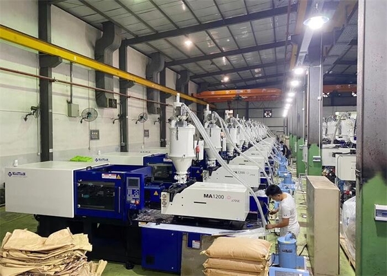 Sécheuse à trémie en plastique de dimensions variées avec une puissance réelle de 4 à 48 kW