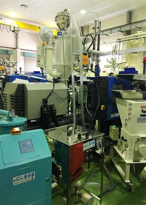 Sécheuse à trémie en plastique de dimensions variées avec une puissance réelle de 4 à 48 kW