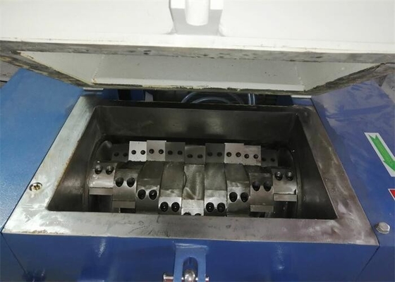 Gray Central Granulating Granulator Plastic réutilisant la grande vitesse de machine de défibreur