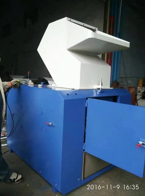 Vitesse rapide SKD-11 OG-30FS de défibreur de machine en plastique industrielle centrale de granulatoire