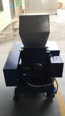 Le plastique 7.5KW déserte la machine à grande vitesse OG-10FS Gray Color de Pulverizer de granulatoire