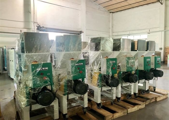 Psilosis et couleur blanche en plastique à vitesse réduite OG-3LS de la broyeur 2.2KW de granulatoire de défauts