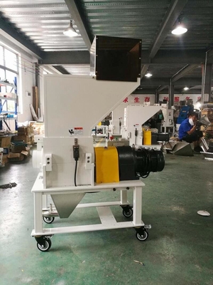 Broyeur en plastique à vitesse réduite blanche OG-1LS du granulatoire 1.5KW 20 kg/h heures de capacité