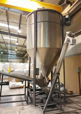 Alimentant et transportant le convoyeur de conducteur de vis pour les flocons en plastique de granules