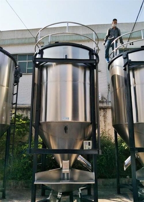 Le SUS a poli le mélangeur en plastique vertical de malaxeur semi automatique pour des granules