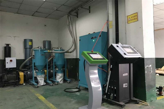 Donnant le système de alimentation centralisé matière plastique pour le processus d'extrusion