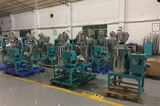 Donnant le système de alimentation centralisé matière plastique pour le processus d'extrusion